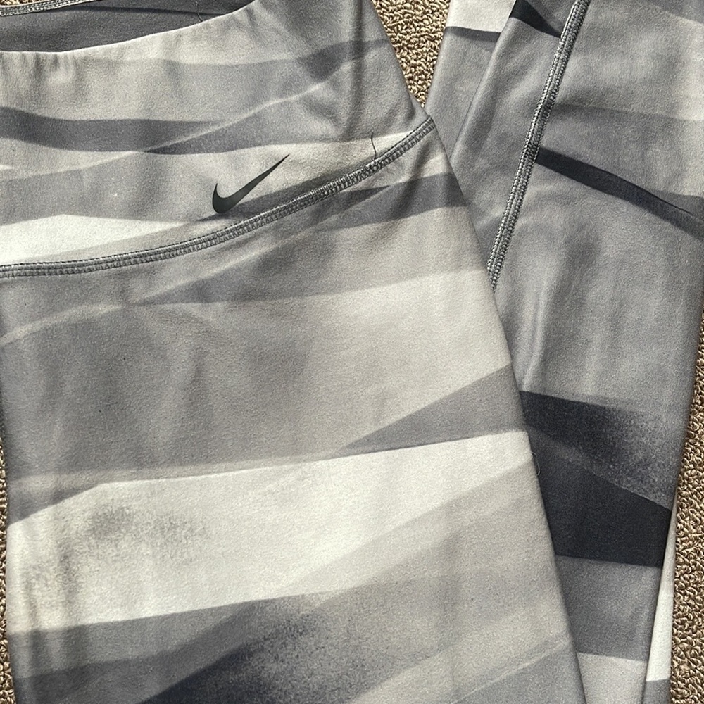 Nike stripped ribbons leggings